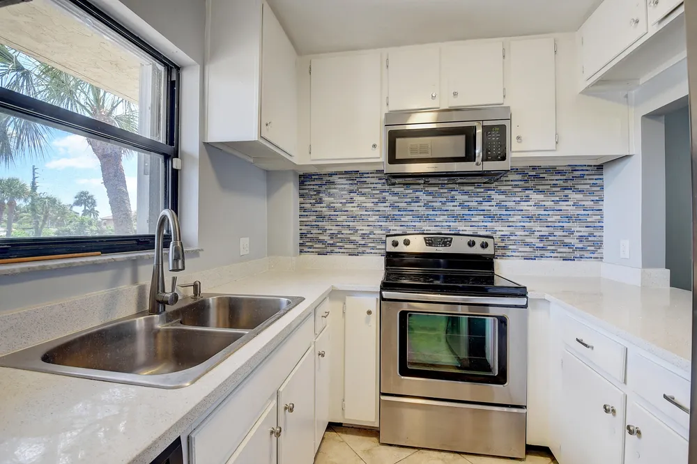 890 N Dixie Hwy, Lantana, FL 33462