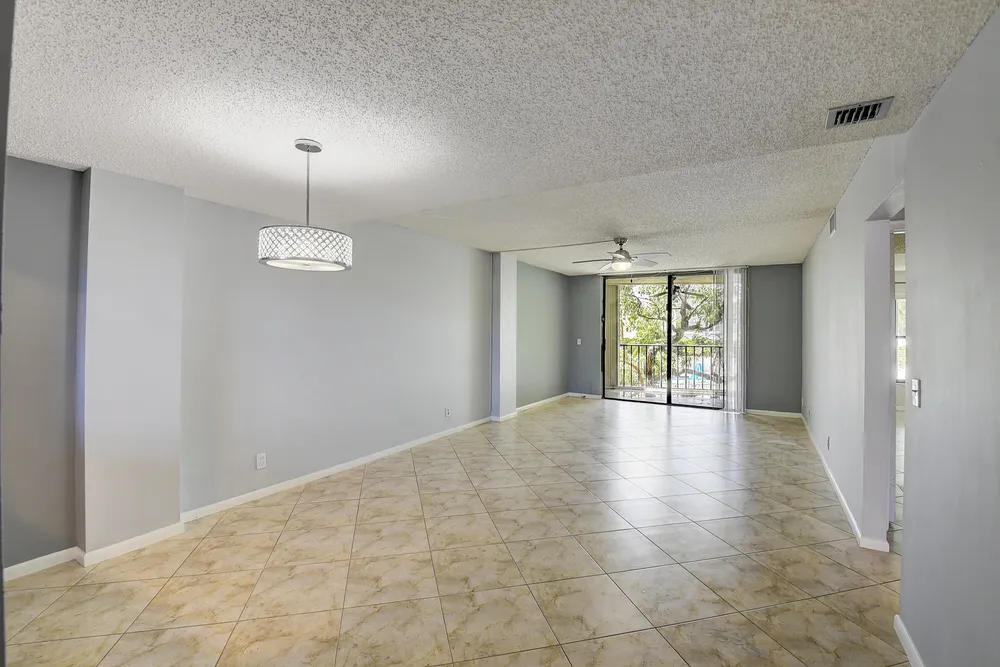 890 N Dixie Hwy, Lantana, FL 33462