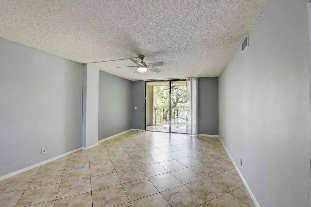 890 N Dixie Hwy, Lantana, FL 33462