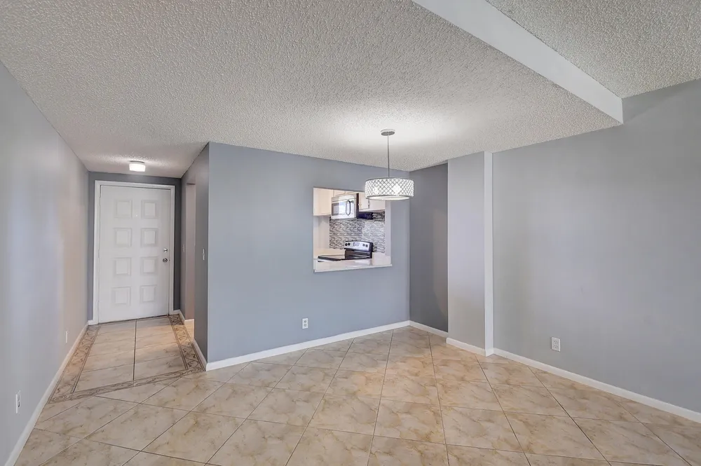 890 N Dixie Hwy, Lantana, FL 33462