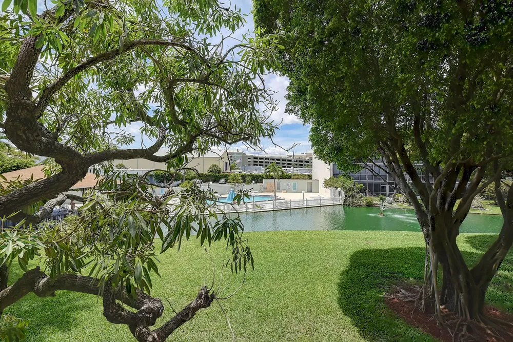890 N Dixie Hwy, Lantana, FL 33462
