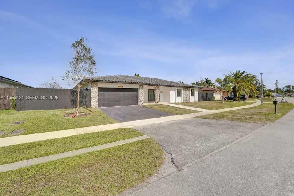 16653 Golfview Dr, Weston, FL 33326