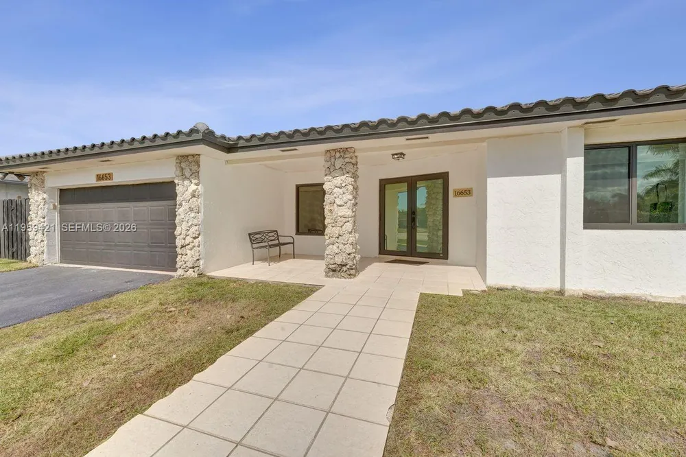 16653 Golfview Dr, Weston, FL 33326