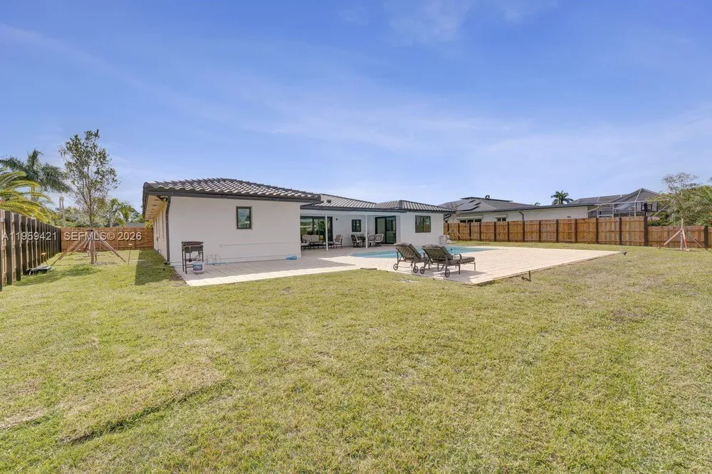 16653 Golfview Dr, Weston, FL 33326