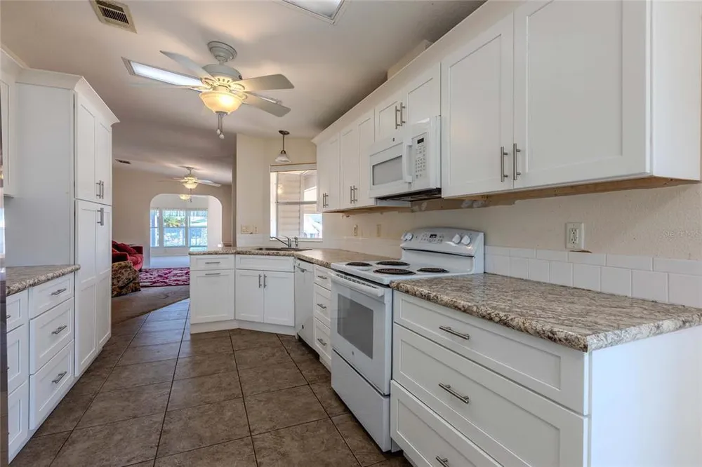 2100 Kings Hwy, Port Charlotte, FL 33980