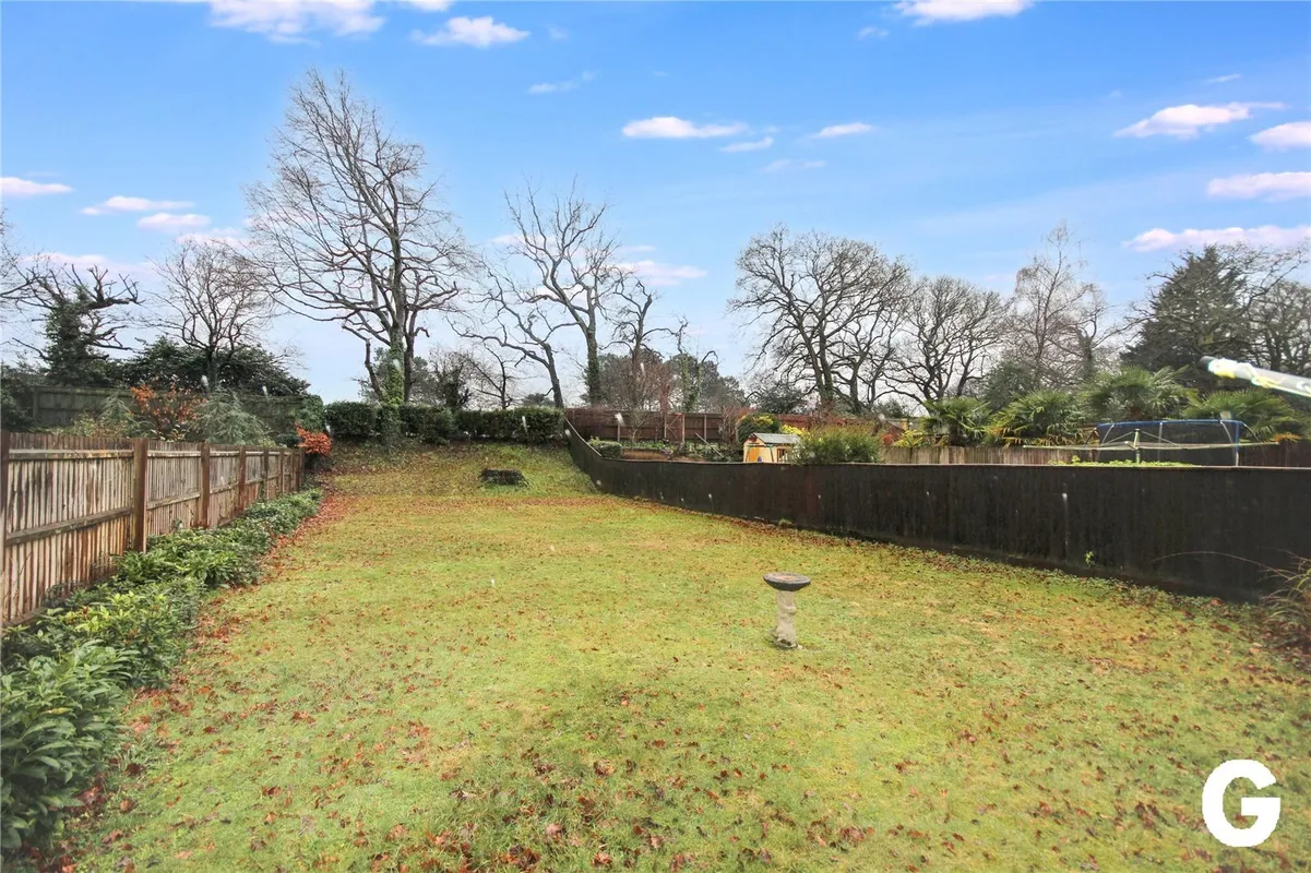 Glenives Close, St. Ives, Ringwood, Hampshire, BH24