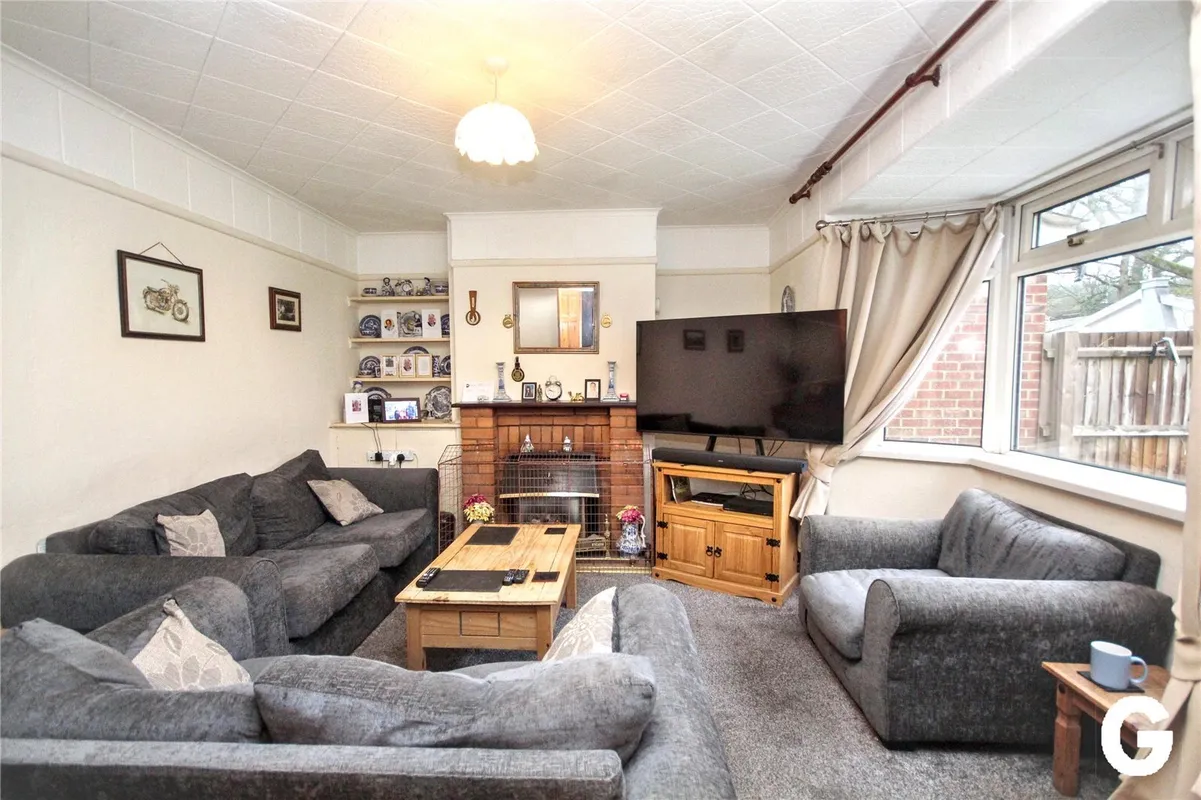 Glenives Close, St. Ives, Ringwood, Hampshire, BH24