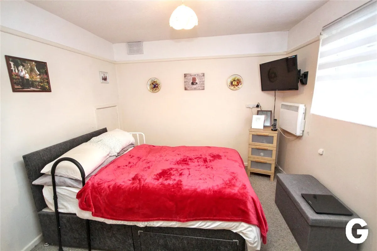 Glenives Close, St. Ives, Ringwood, Hampshire, BH24