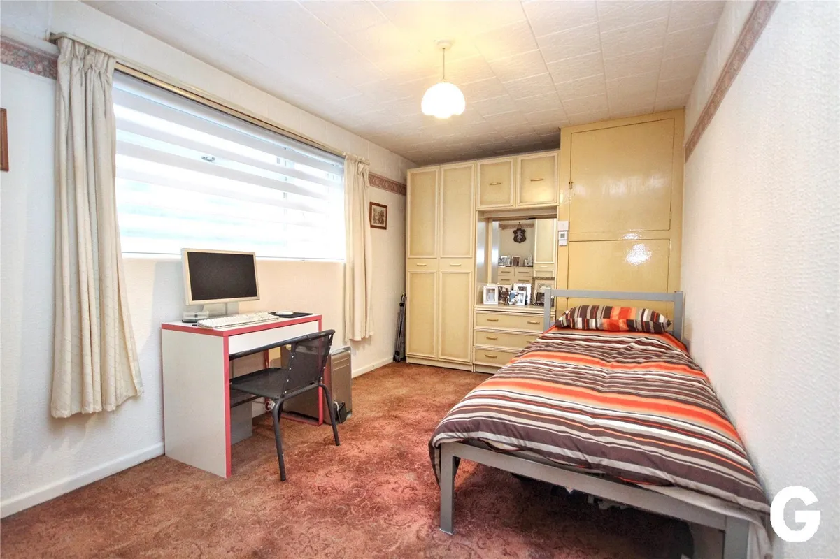 Glenives Close, St. Ives, Ringwood, Hampshire, BH24