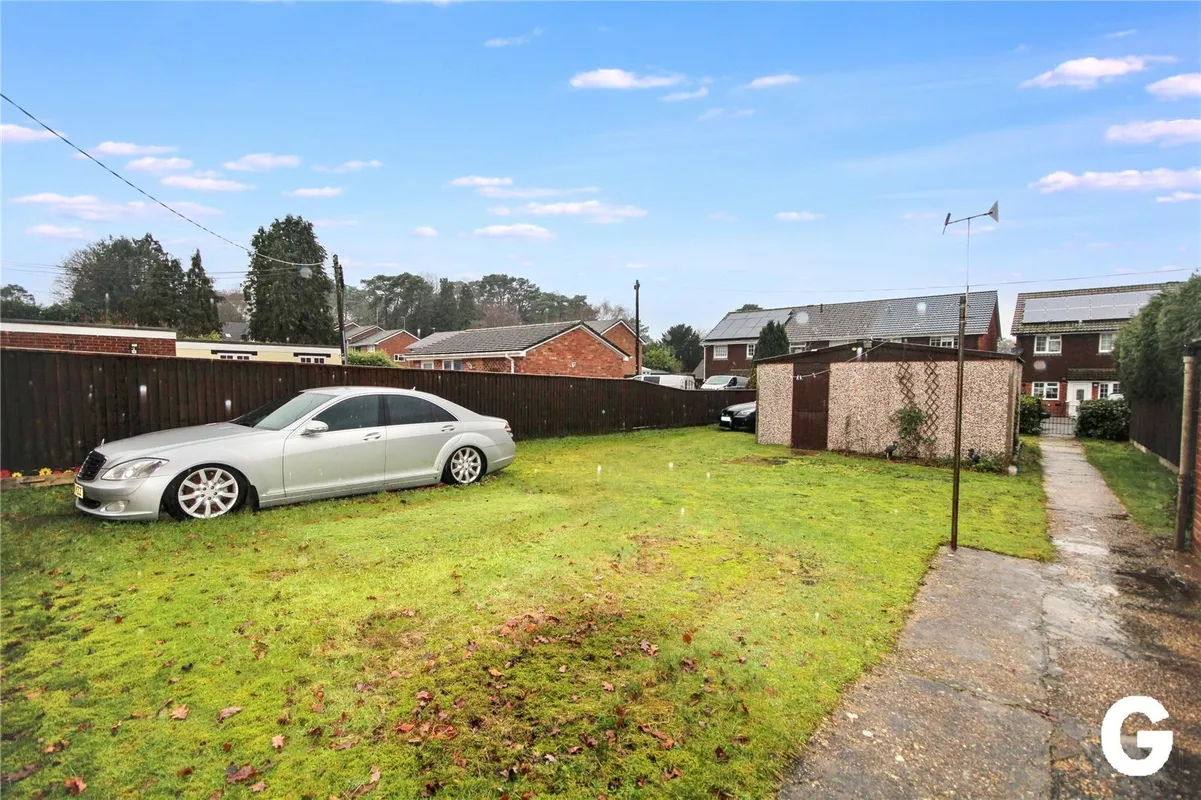 Glenives Close, St. Ives, Ringwood, Hampshire, BH24