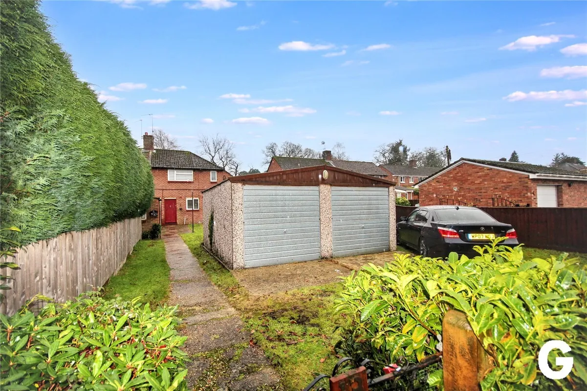 Glenives Close, St. Ives, Ringwood, Hampshire, BH24