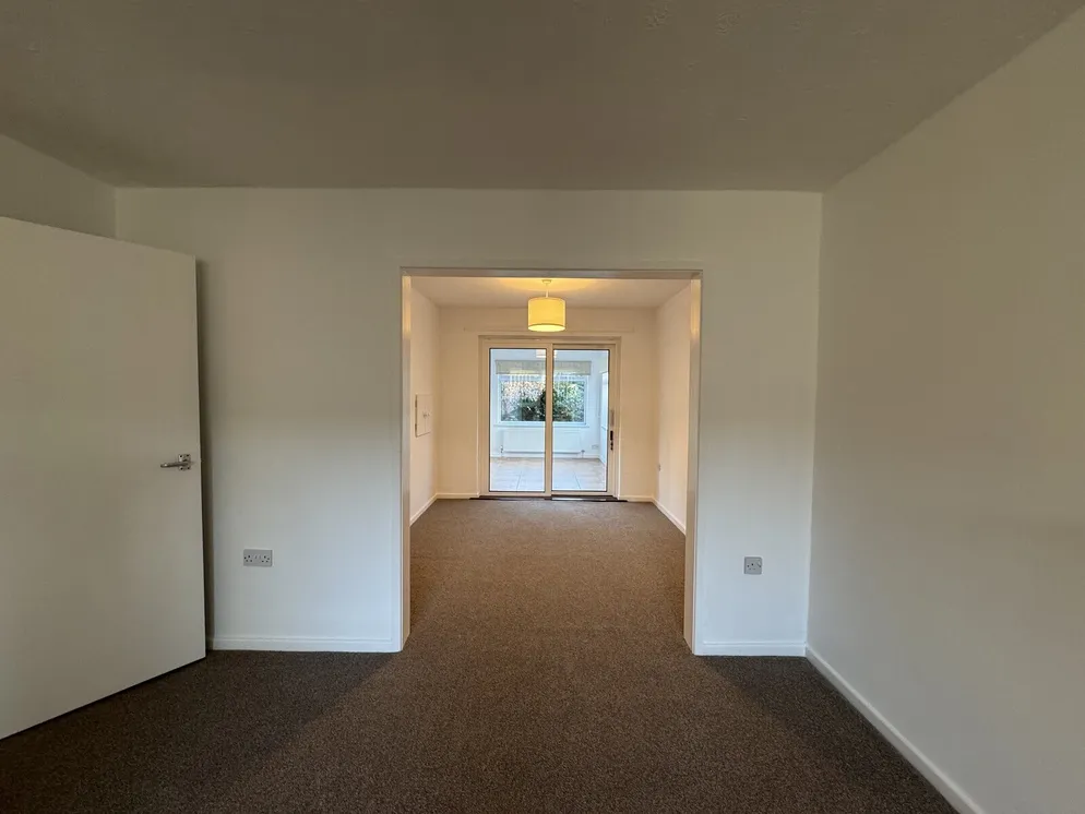 Property carousel item 4