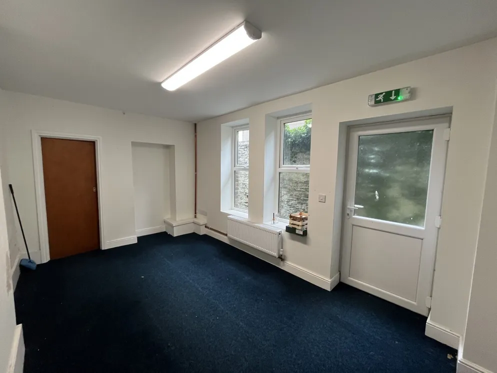 Property carousel item 4