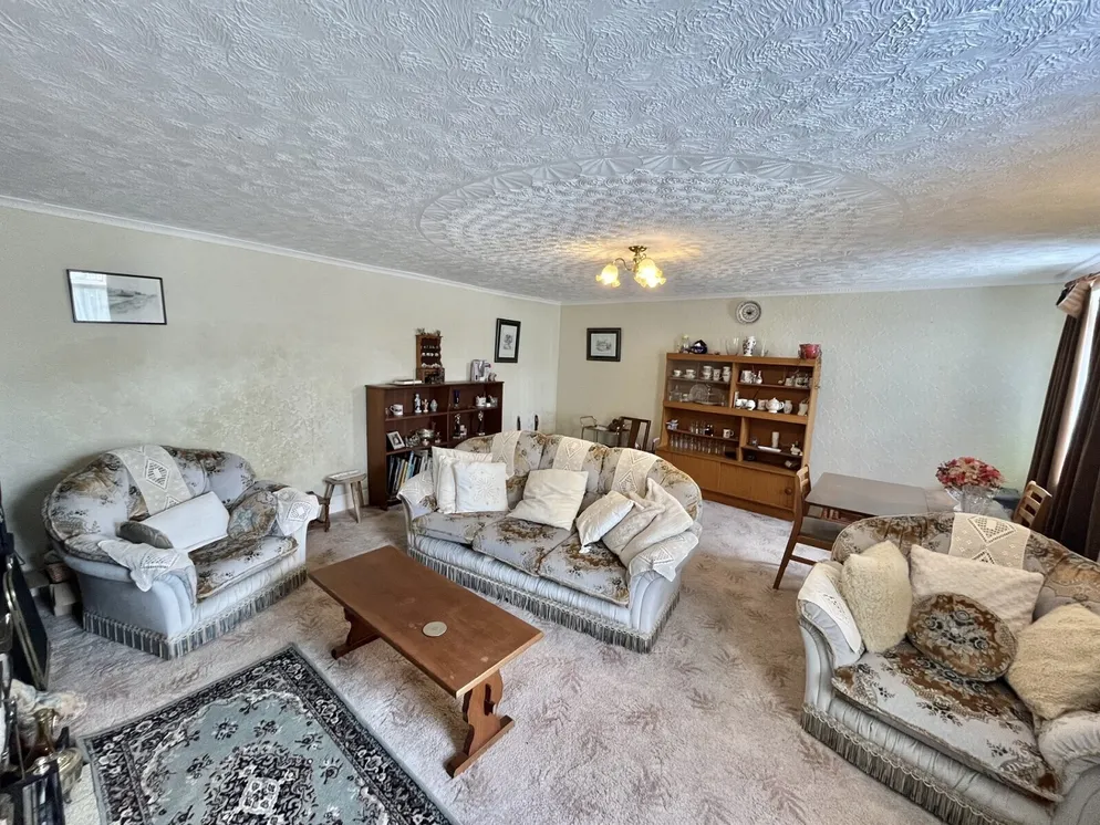 Property carousel item 4