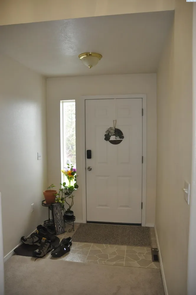 2430 NW Granite Ct, Pullman, WA 99163-3688