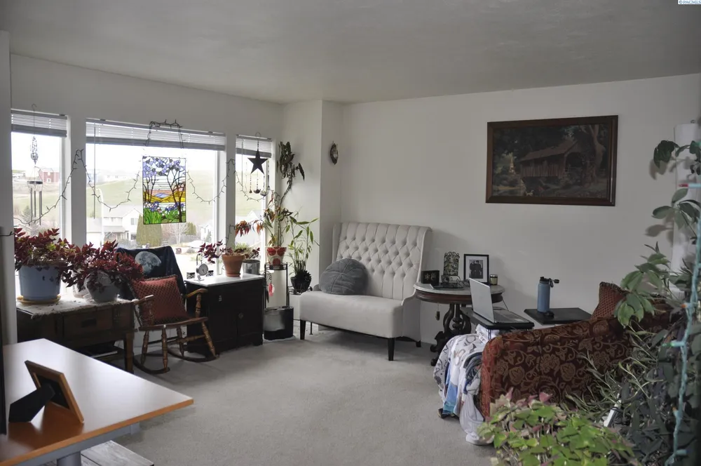 2430 NW Granite Ct, Pullman, WA 99163-3688