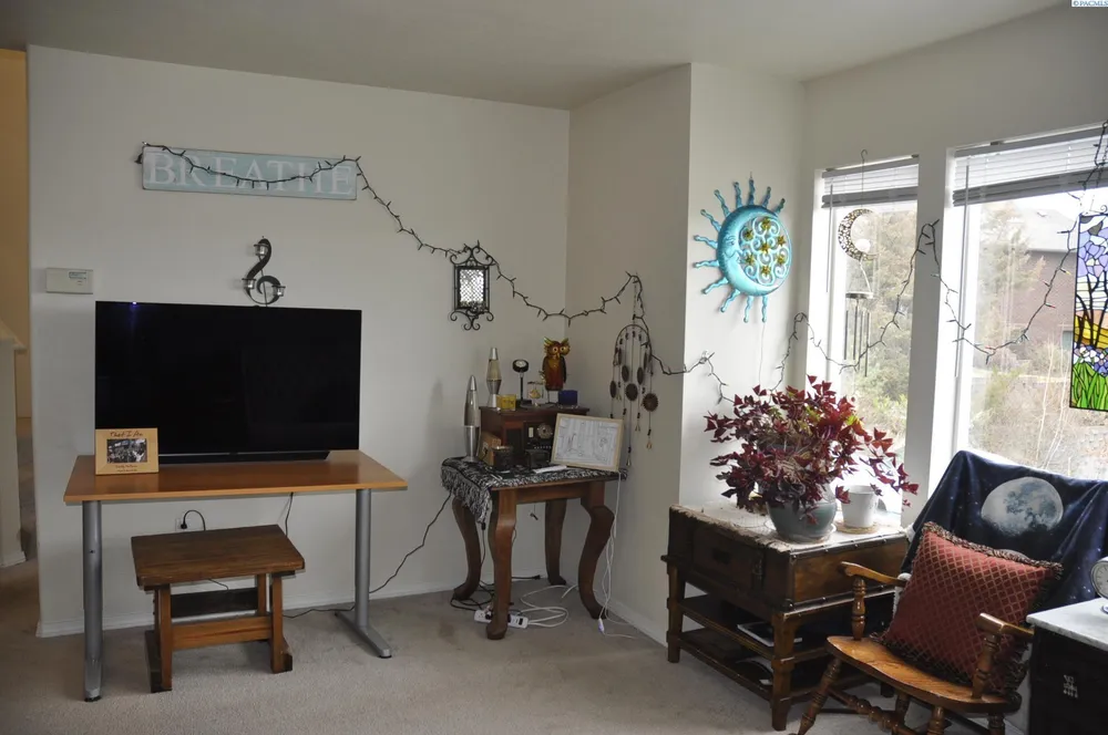 2430 NW Granite Ct, Pullman, WA 99163-3688