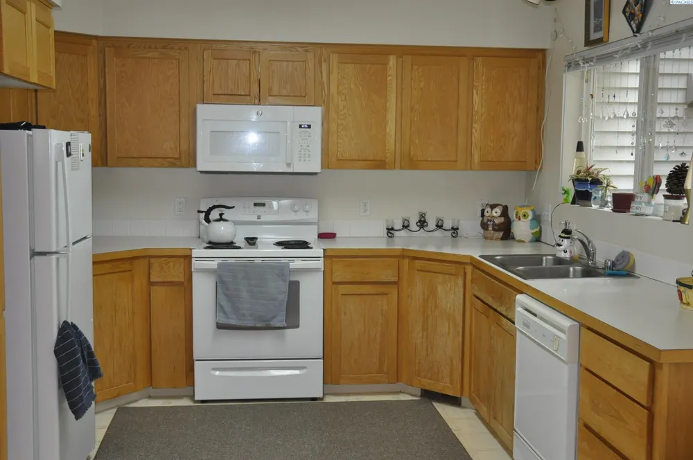 2430 NW Granite Ct, Pullman, WA 99163-3688