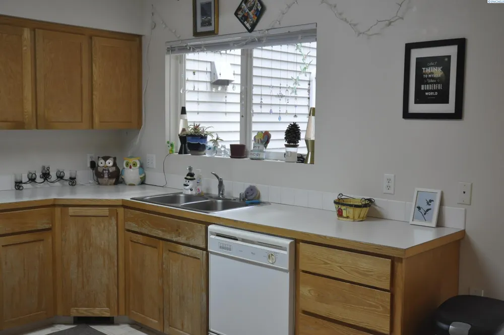 2430 NW Granite Ct, Pullman, WA 99163-3688