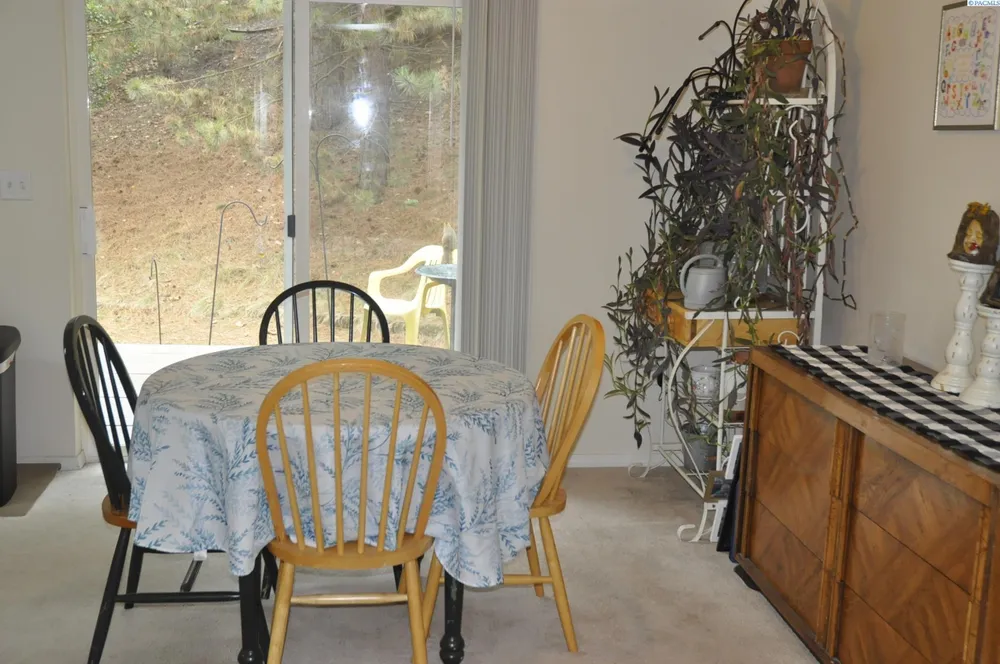 2430 NW Granite Ct, Pullman, WA 99163-3688