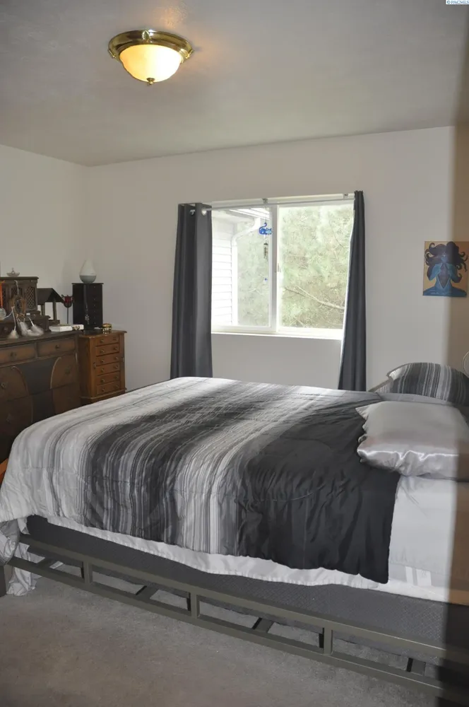 2430 NW Granite Ct, Pullman, WA 99163-3688