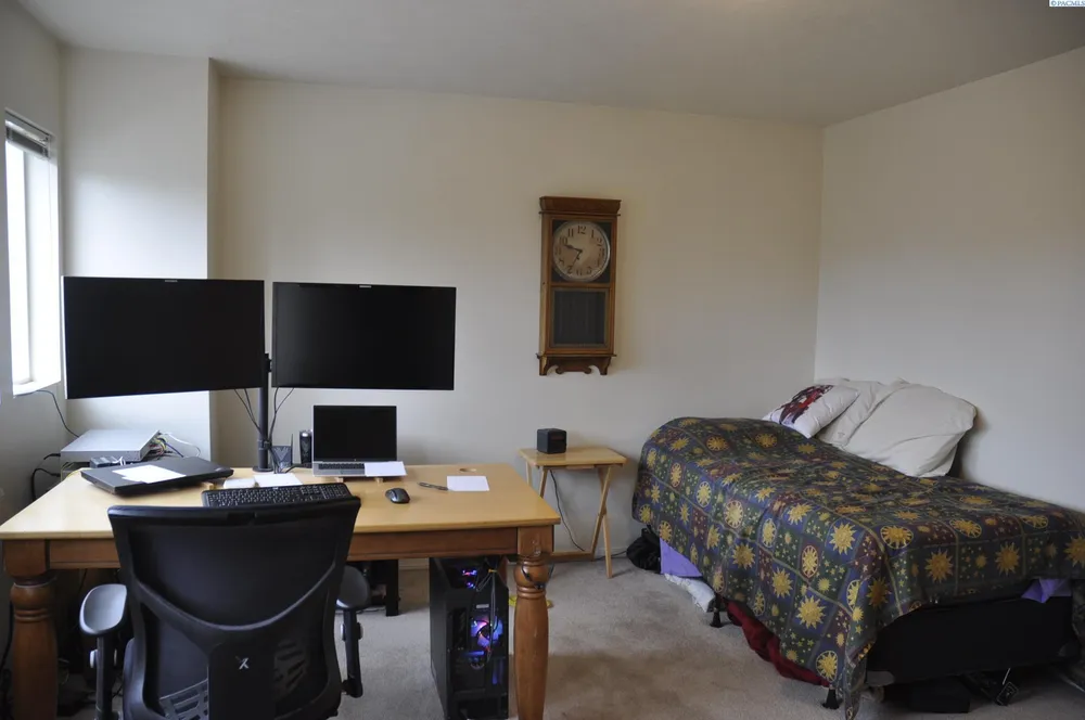 2430 NW Granite Ct, Pullman, WA 99163-3688