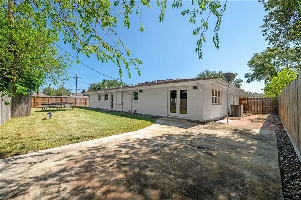 302 Dolphin Pl, Corpus Christi, TX 78411
