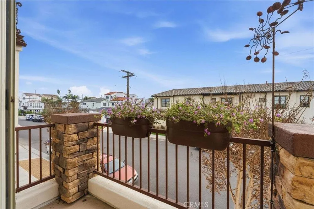 1202 Huntington St, Huntington Beach, CA 92648