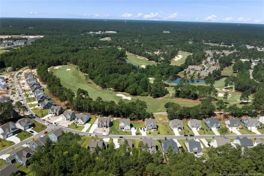 127 Plantation Dr, Southern Pines, NC 28387