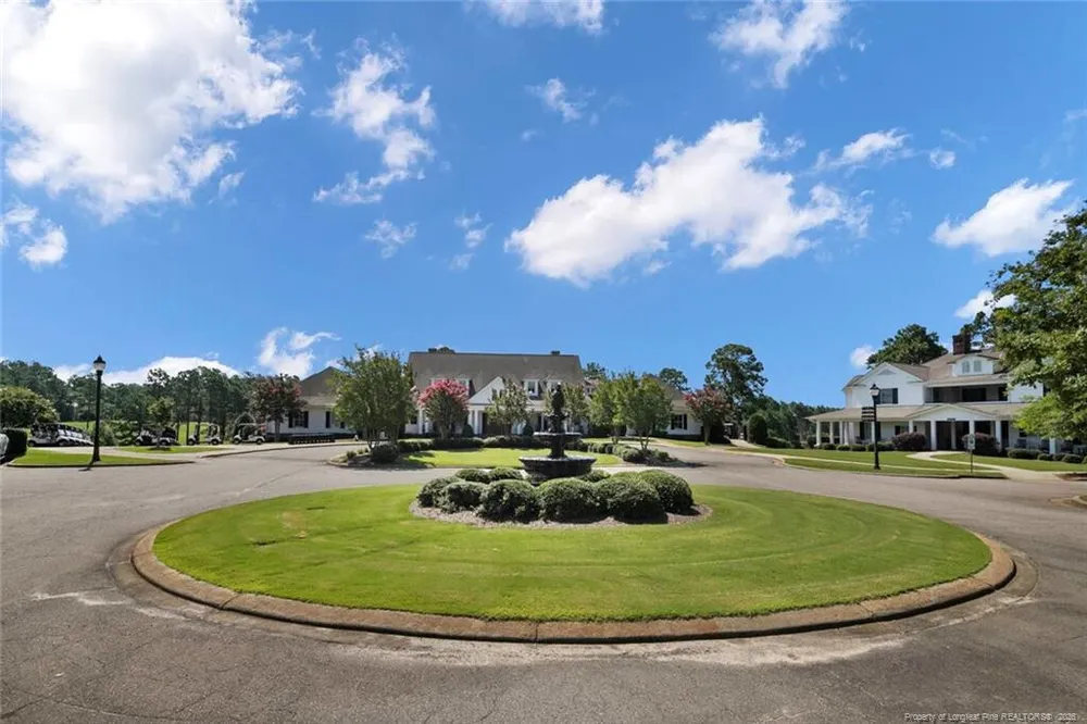 127 Plantation Dr, Southern Pines, NC 28387