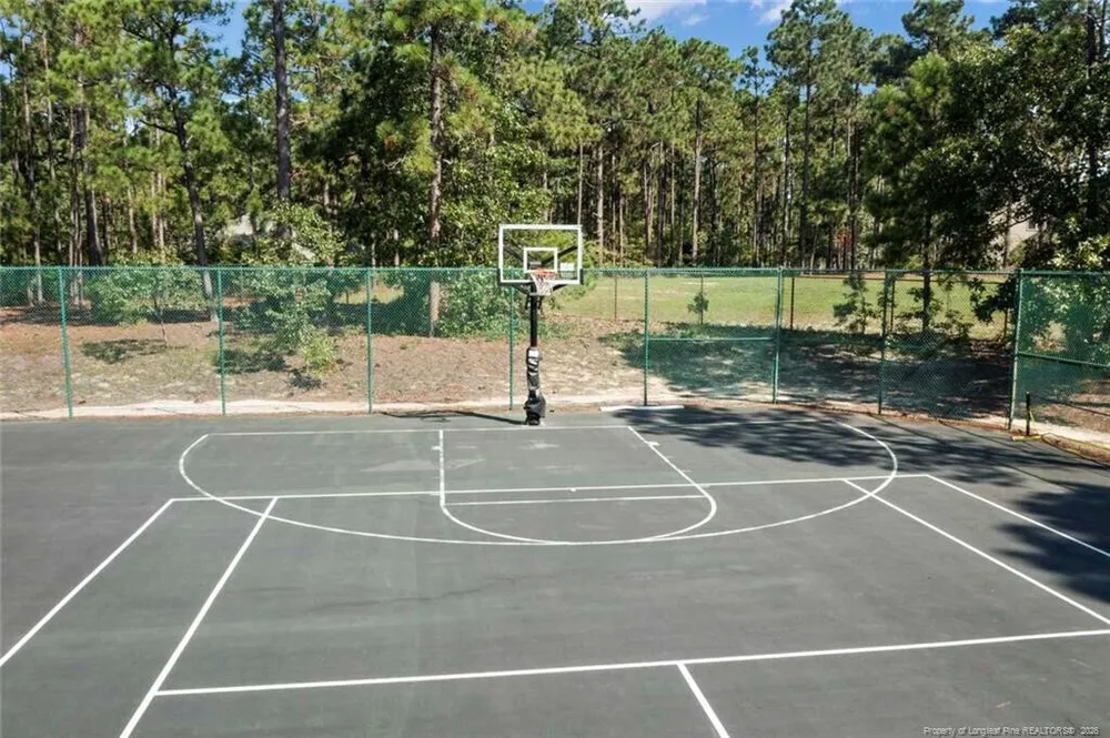 127 Plantation Dr, Southern Pines, NC 28387