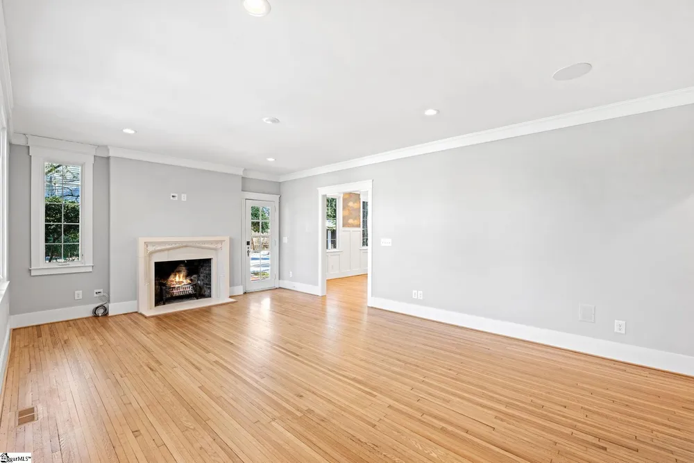 516 Cleveland St, Greenville, SC 29601