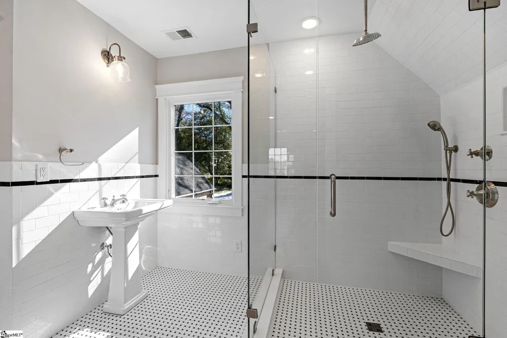 516 Cleveland St, Greenville, SC 29601