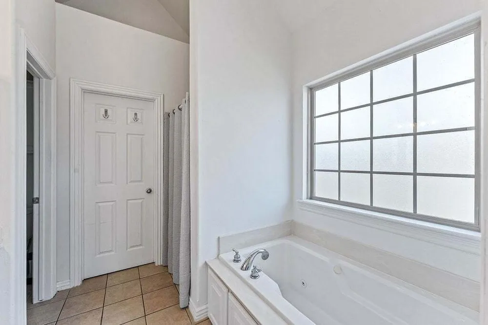 6 Burns Circle, Bella Vista, AR 72714