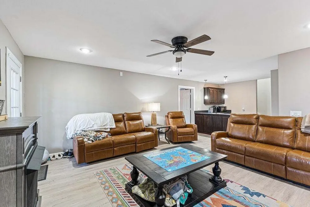 6 Burns Circle, Bella Vista, AR 72714
