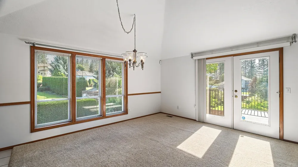 1220 E Brierwood Dr, Spokane, WA 99218