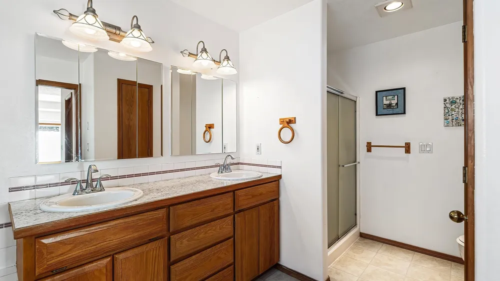 1220 E Brierwood Dr, Spokane, WA 99218