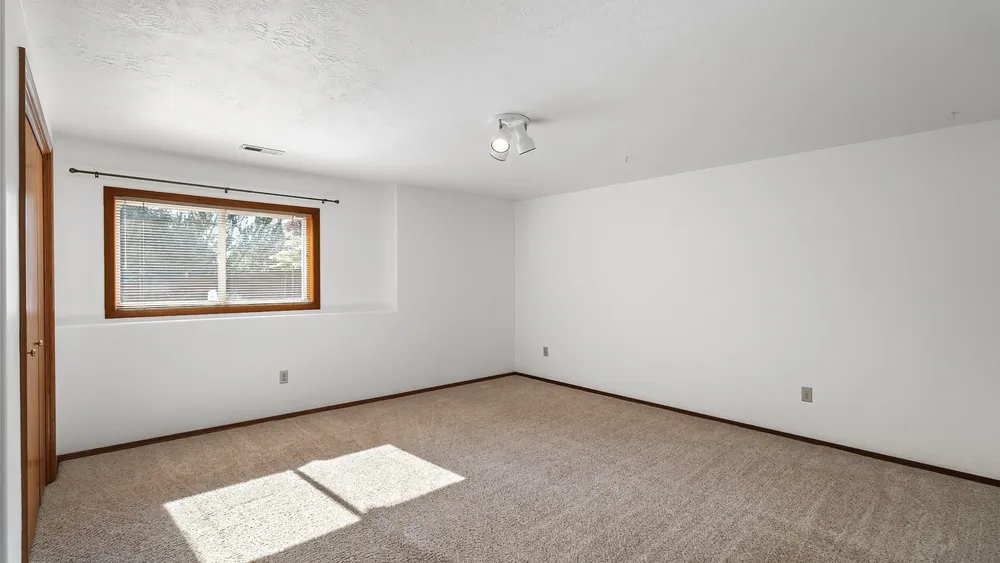 1220 E Brierwood Dr, Spokane, WA 99218