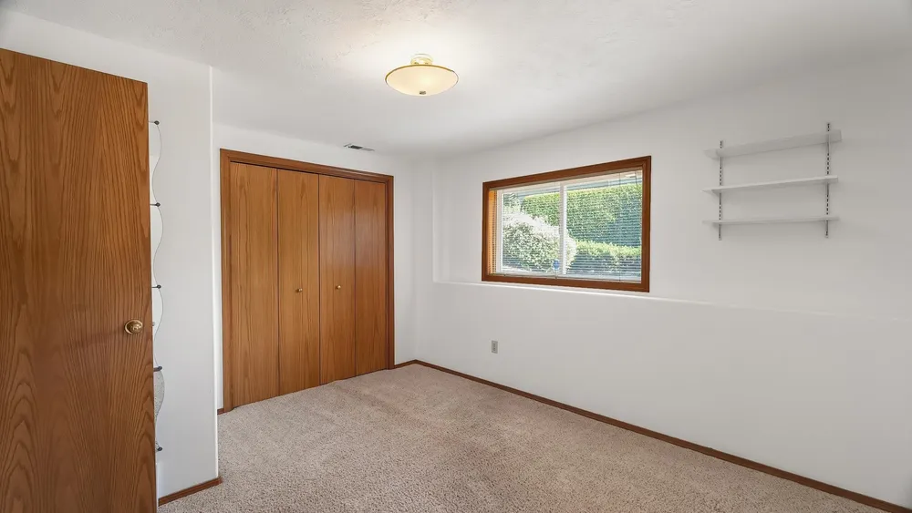1220 E Brierwood Dr, Spokane, WA 99218