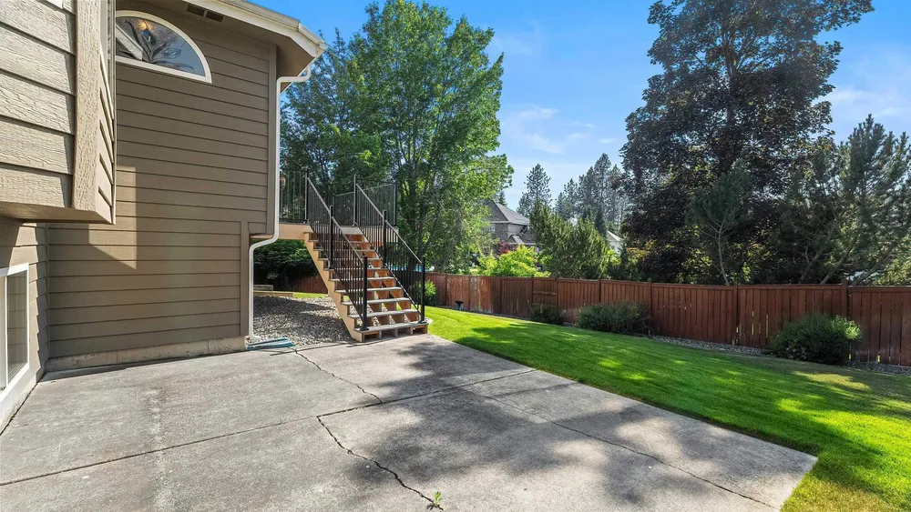 1220 E Brierwood Dr, Spokane, WA 99218