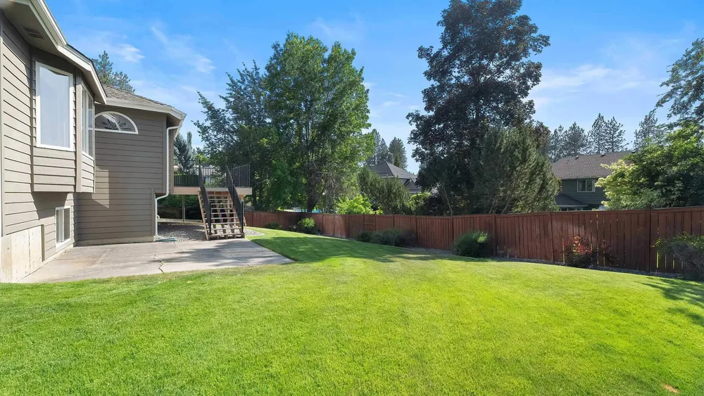 1220 E Brierwood Dr, Spokane, WA 99218