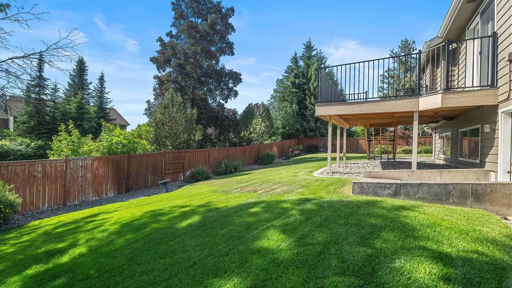 1220 E Brierwood Dr, Spokane, WA 99218