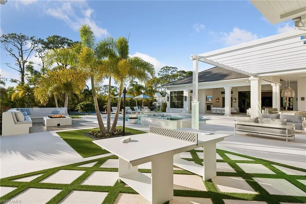 186 North St, Naples, FL 34108