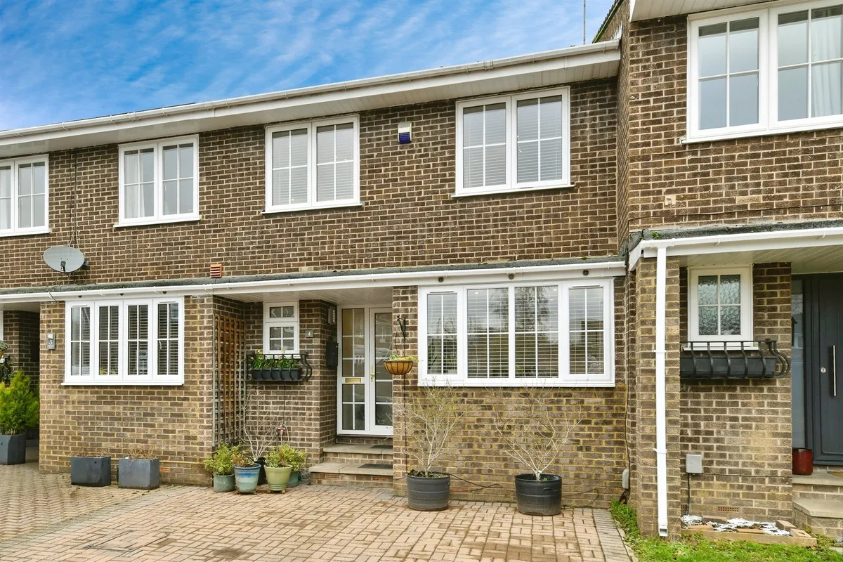 Glovers Close, HERTFORD