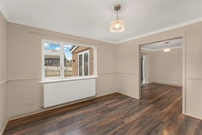 Property carousel image 3