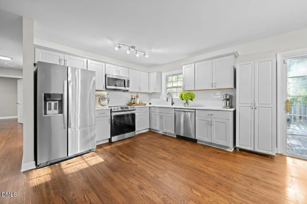 2950 Glenridge Dr, Raleigh, NC 27604