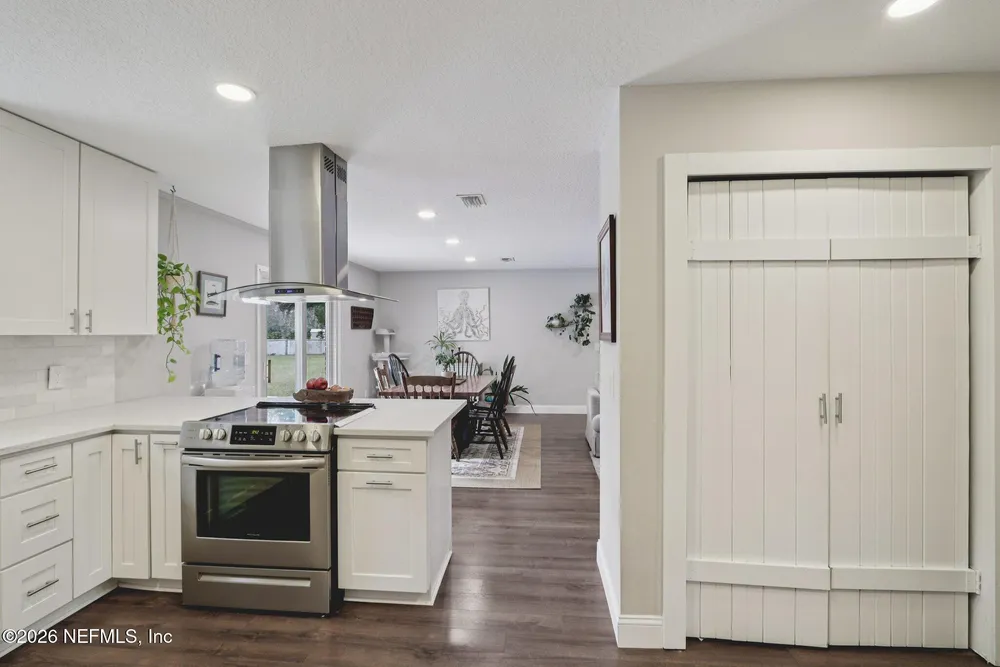 9190 Tottenham Ct, Jacksonville, FL 32257
