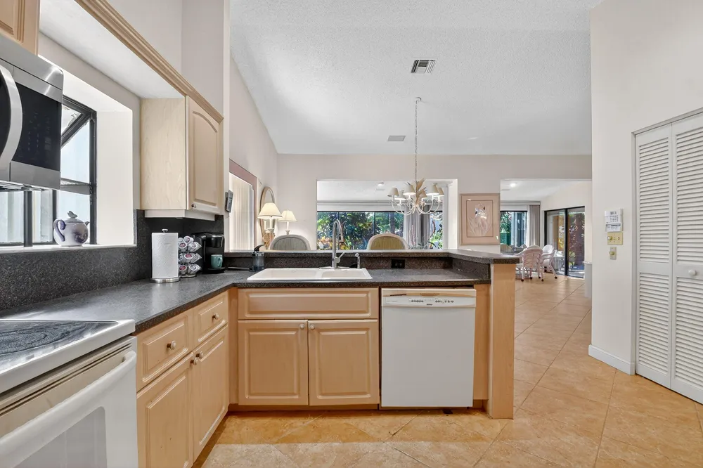 4698 Sextant Circle, Boynton Beach, FL 33436