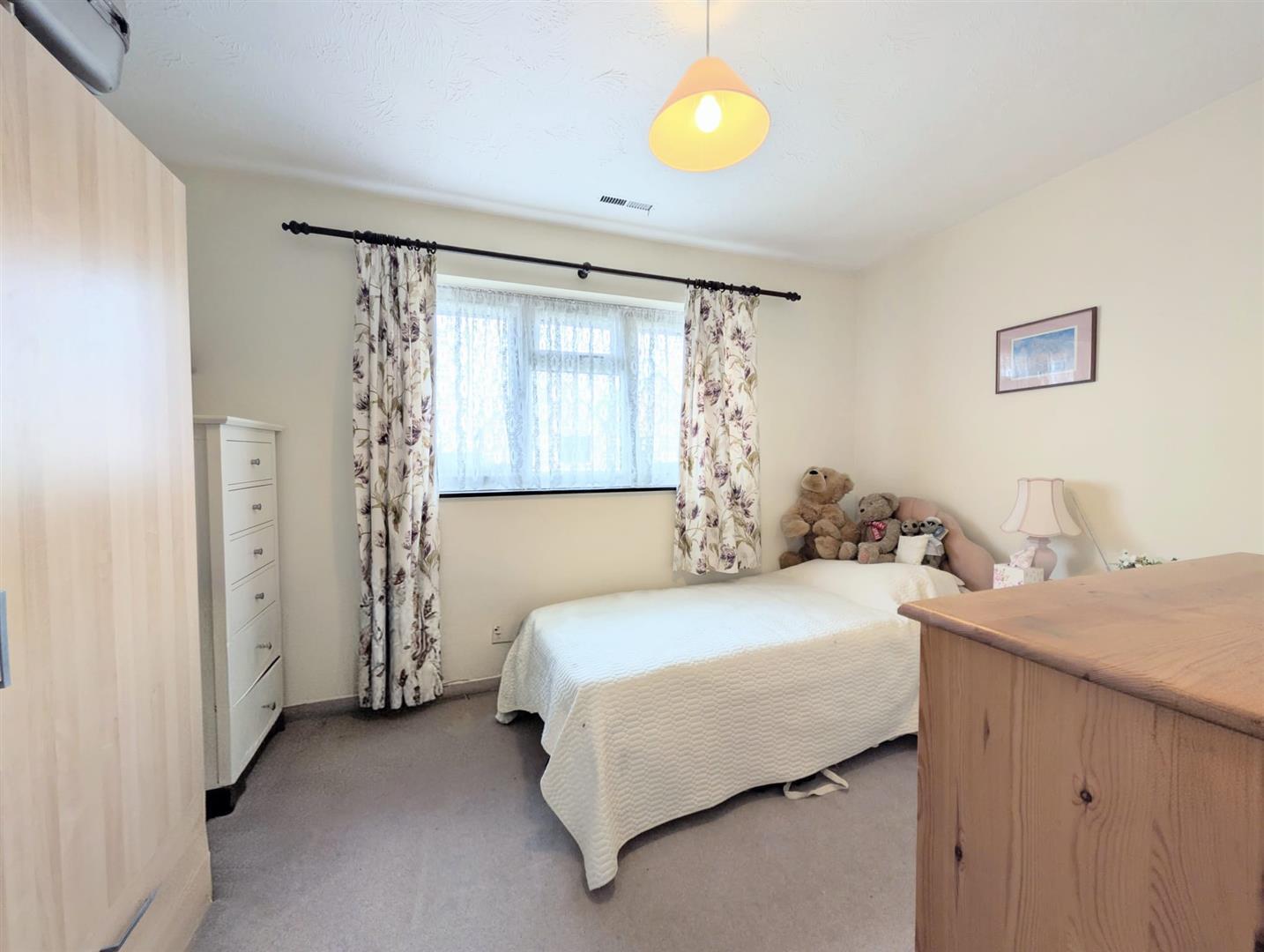 Littlebrook Avenue, Slough Image 7