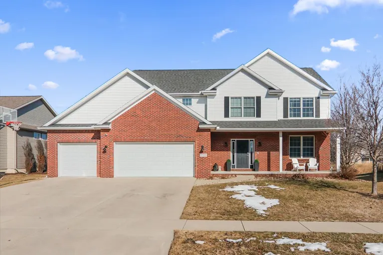 2812 Vrooman Ct, Bloomington, IL 61704